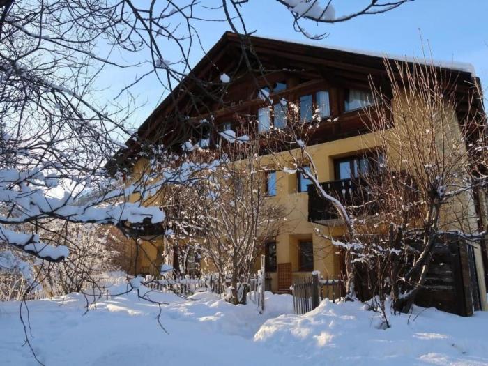 Apartment Wohnung Grün by Interhome