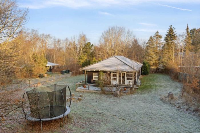 Cozy Wooden Cottage Close To Nature And Beach