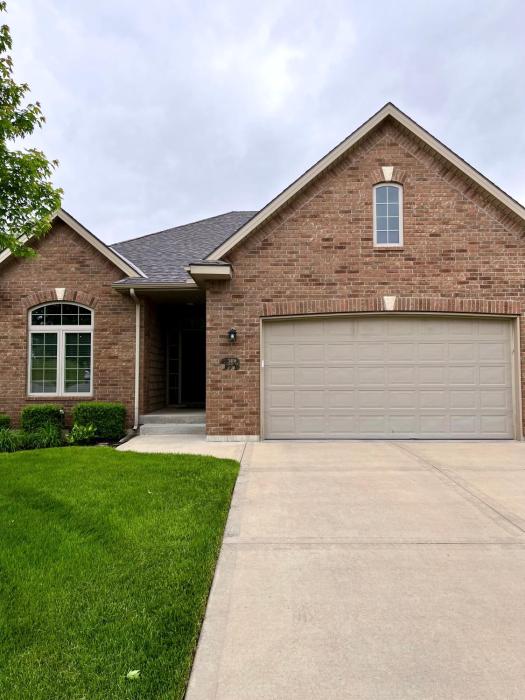 Spacious Blue Springs Retreat near Arrowhead Stadium