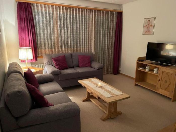 Apartment Chesa Islas- Wohnng 11 by Interhome