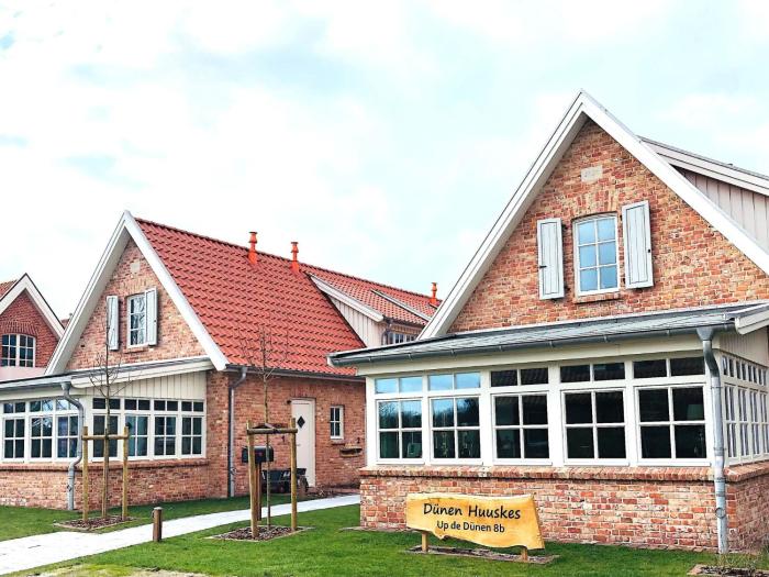Holiday Home DünenHuuske InselStill mit Sauna auf Spiekeroog by Interhome