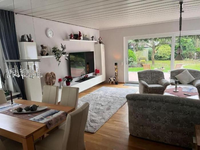 Apartment Private Ferienwohnung in Nordenham mit großem Garten by Interhome