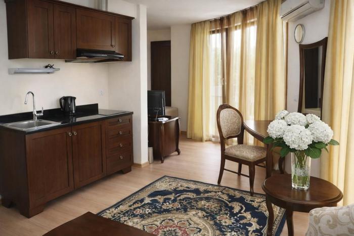 Luxury Studio in Sunny Beach with Pool, 5 Mins Walk to Beach