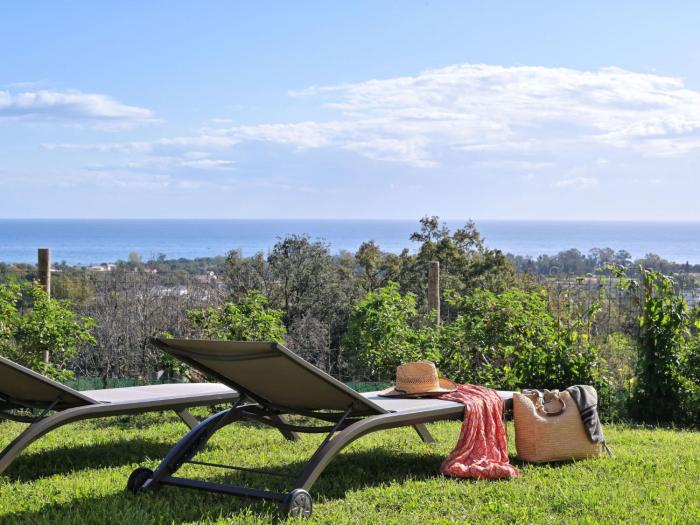 Holiday Home Weingut Punta della Guardia Panorama von Macchia und Meer by Interhome