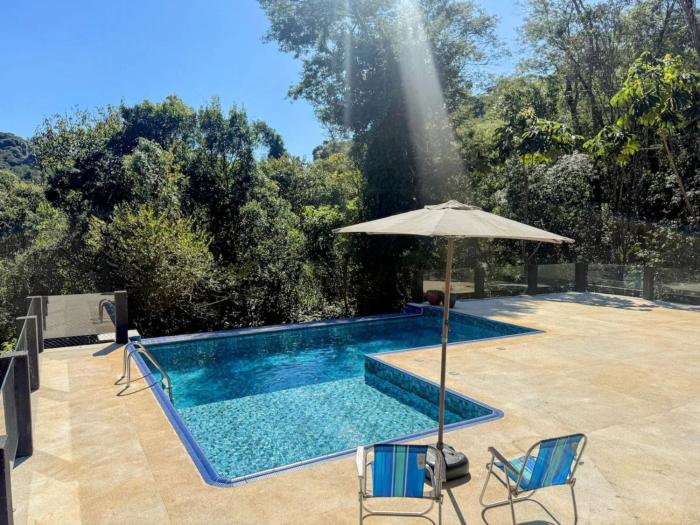 Suíte c Café, Hidro, Lareira e Piscina - 20min SP