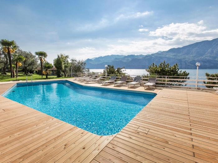 Apartment Studio mit Seeblick- BBQ und Gemeinschaftspool by Interhome