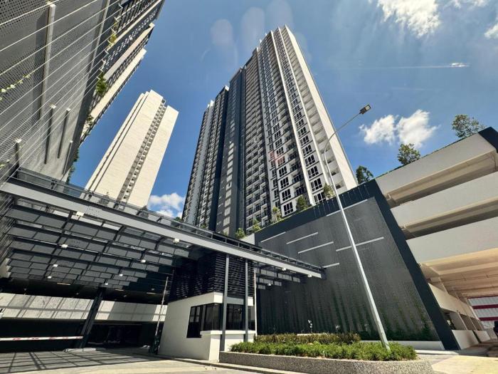 Trellis Residences 5 min drive to RTS and CIQ