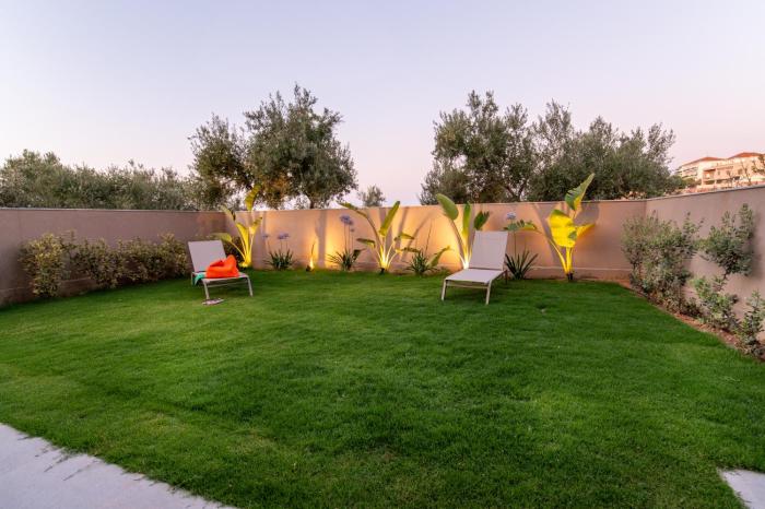 Mystrali 2BD Modern Apt with Private Garden