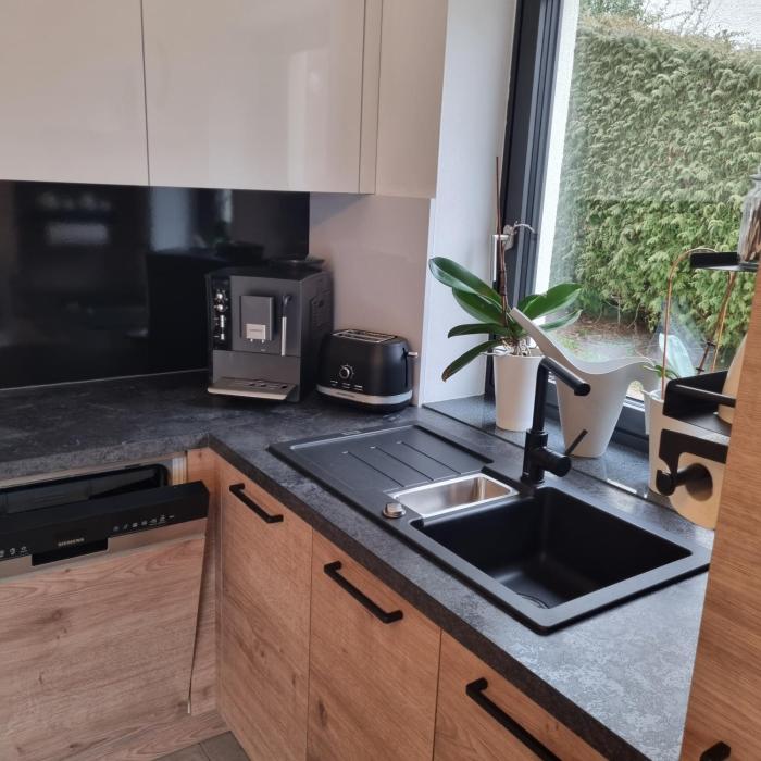 Ferienwohnung Wiesengrund, Ruhig im Ortsteil von Roth, nähe Rothsee, 25 min Messe Nbg