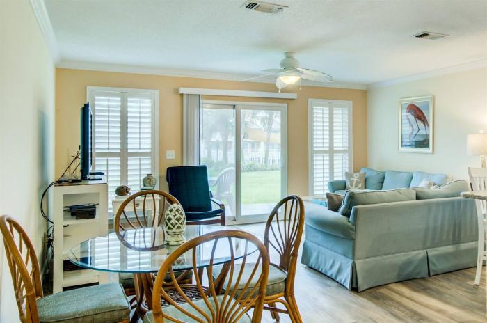 7 D, One Bedroom Condo