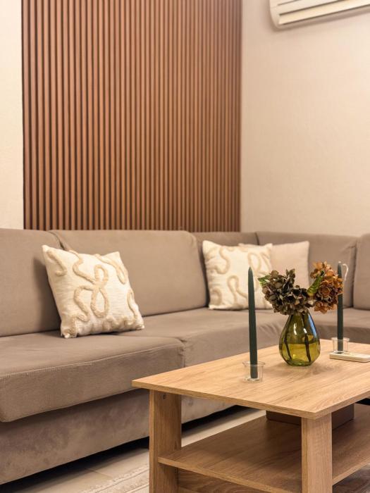 Downtown and Mountain View Top Floor Apartment