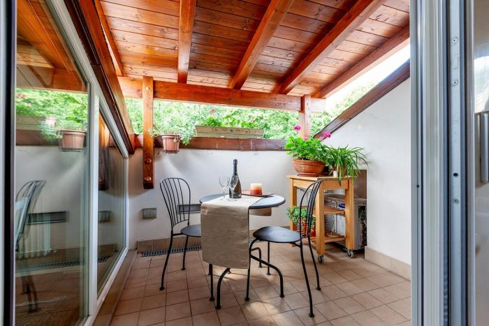 Romantica mansarda con terrazzino sui tetti di Parma