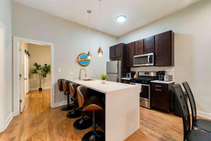4BR 3BA Pilsen Retreat - 10 Min from Downtown