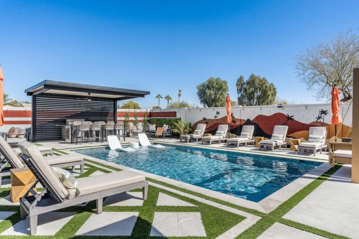 7BR Lux Pool & Pickleball Oasis wSpeakeasy