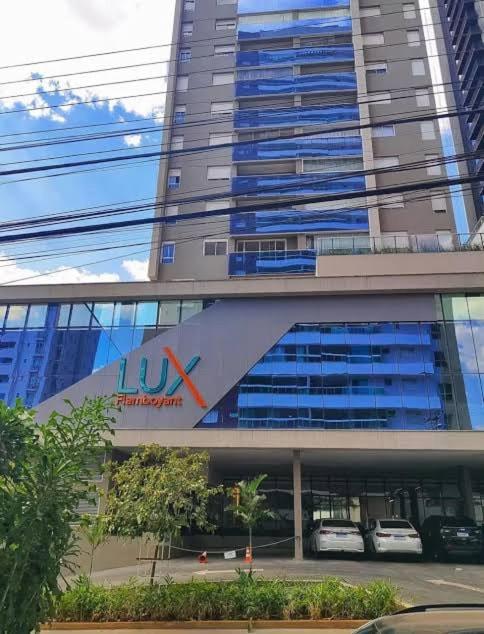 Luxo e Conforto em frente ao Shopping Flamboyant