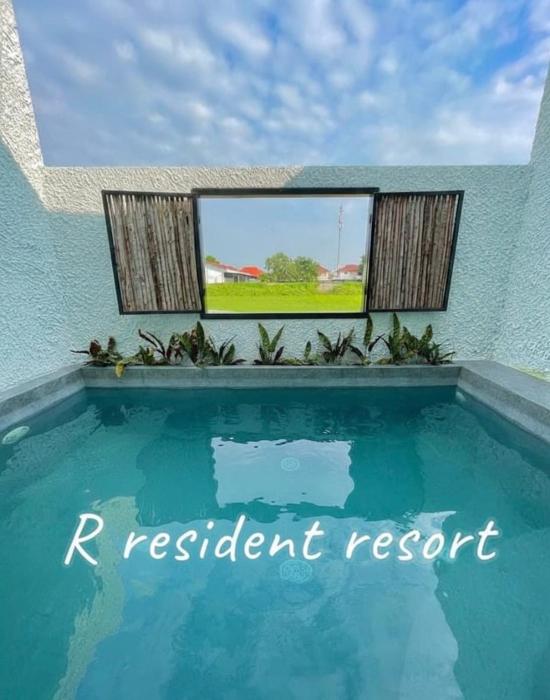 R resident resort