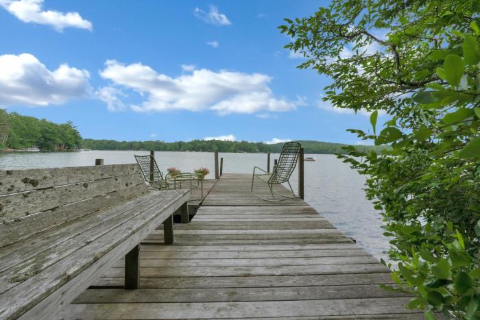 Family Friendly Kennebunk Pond Lakefront Retreat