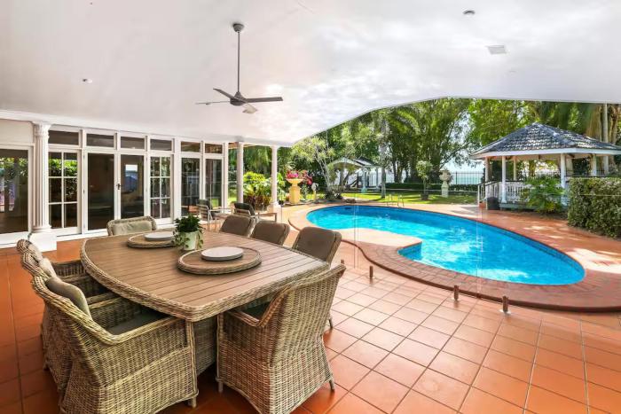Willow Garden Stays Cairns - Beachfront 4 Bedroom Luxury Holiday Home