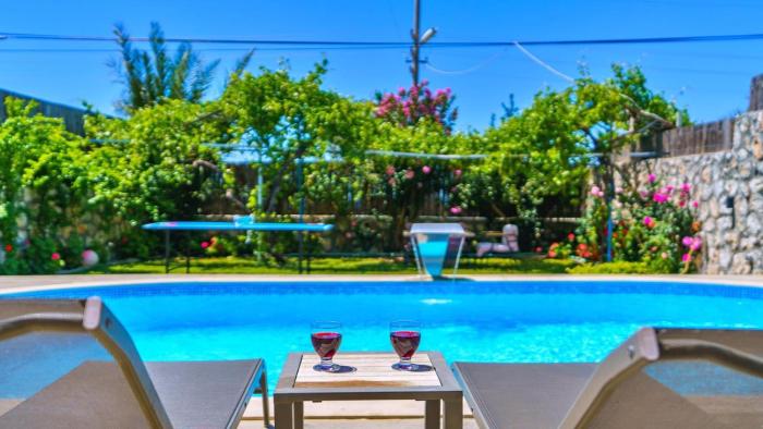 Üzümlü 1 bedroom secluded villa with private pool hot tub