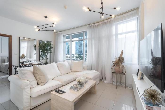 Bright, modern flat on the Marina Promenade