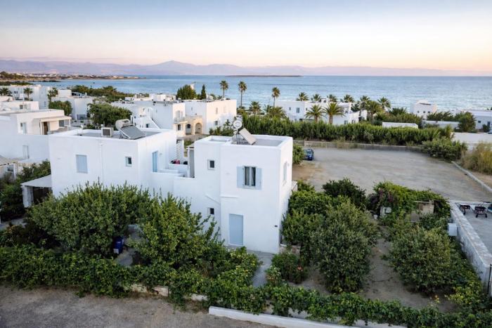Flora & Agelos Studios - Paros