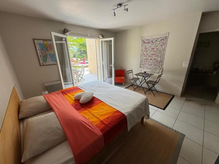 Studio Lumineux avec jardin & piscine à Vaison la Romaine