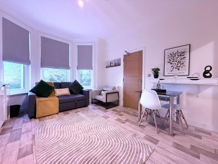 Modern Cosy, Two Beds, Close To City Centre And Seafront