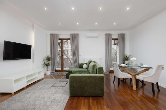 Elegant Apartment Near Wilanów Palace by Renters Prestige