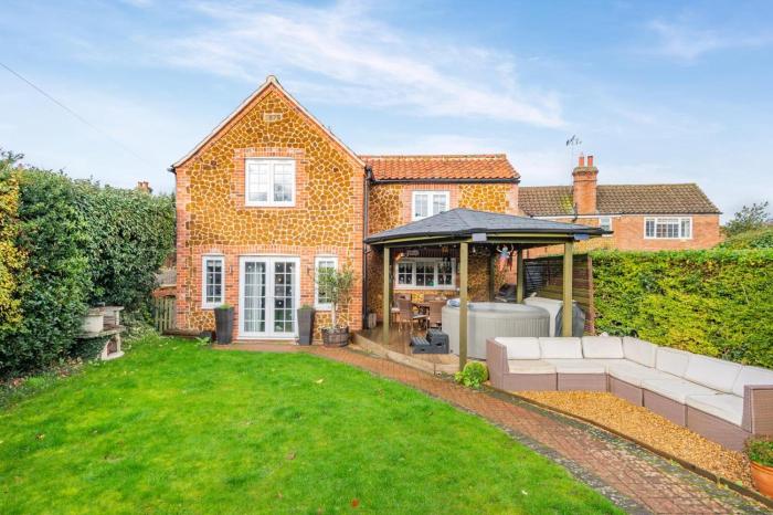 4 Bed in Dersingham oc-m33680