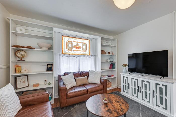 Walk to Everything! Historic Billings Home with Deck