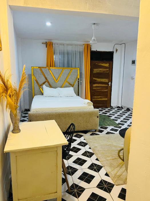 Watamu plaza studio by kiv