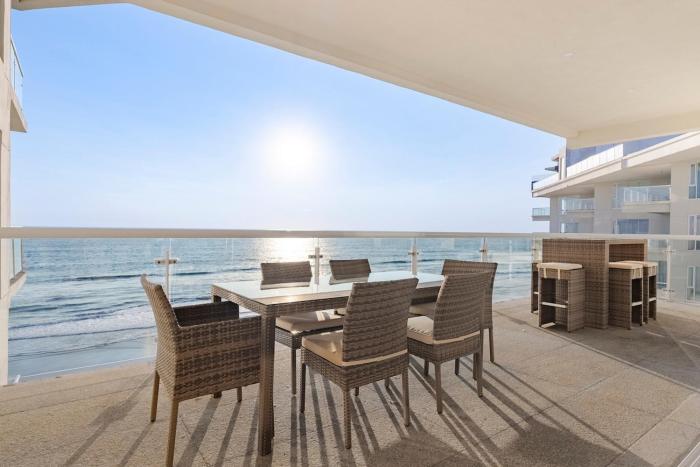 Ocean Front Acapulco - 3BR APT con vista al mar y playa privada