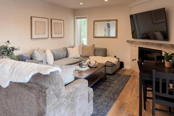 Spectacular Lake Views