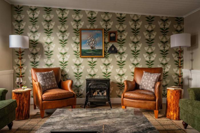 The Curators Retreat For 8