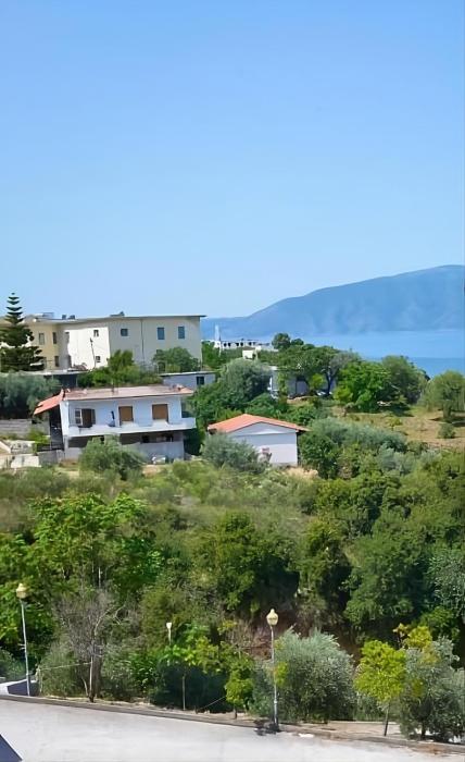 Beachside Hill Apartment