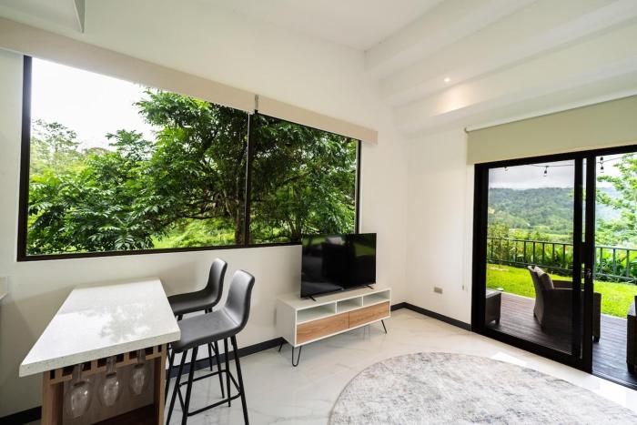 La Danta Lodge - Rio Celeste