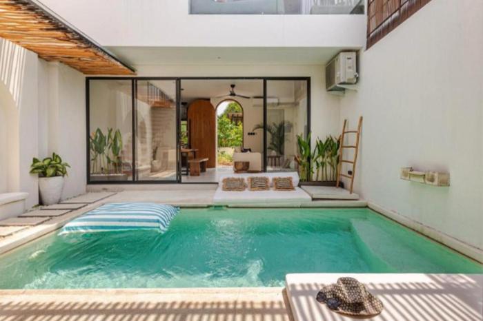 Quiet 2bd villa, w Pool, 8 min to Surfing Beach!