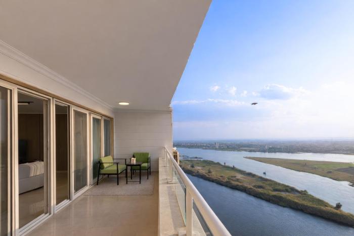 Cairo Homes Elite 4BR Nile & Pyramids View Balcony Maadi