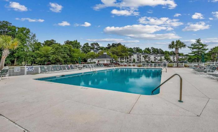 Peaceful Golf Course Retreat 2BR First-Floor Condo