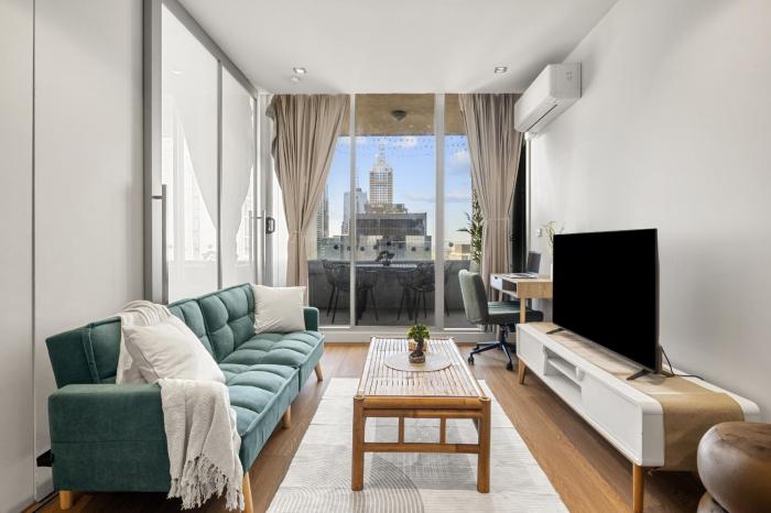 2BR CBD Zen Retreat - Pool, Sauna, Steam & Gym