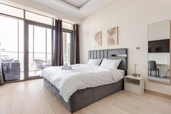 Stylish Studio near Downtown with pool