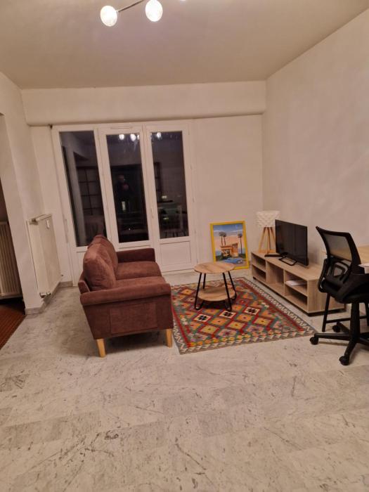 STUDIO 2 personnes CENTRE VILLE nimes