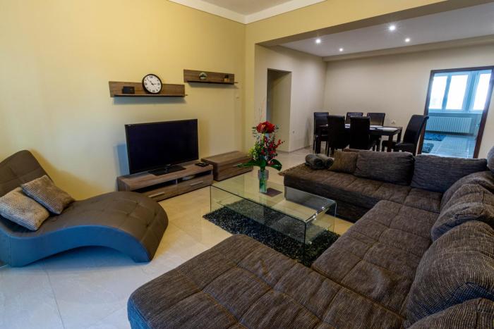 Royal City Apartment