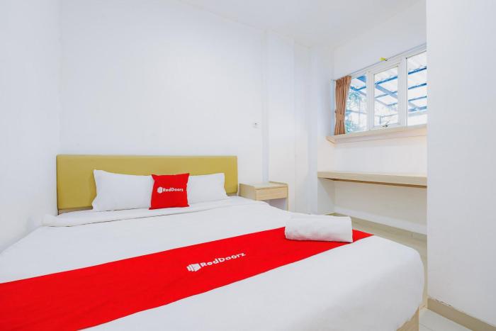 RedDoorz at Bellina Inn Near RS Panti Wilasa Semarang