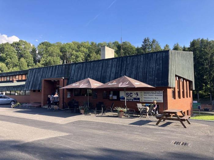 Apartmány ve sportovní hale