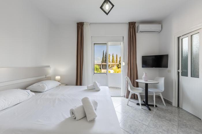 Peaceful Studio with Views Golem by PikHost