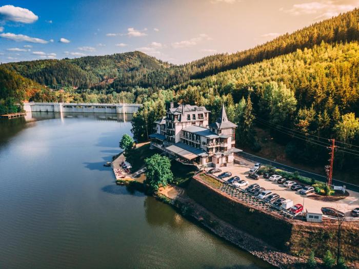 Retro Riverside Wellness Resort