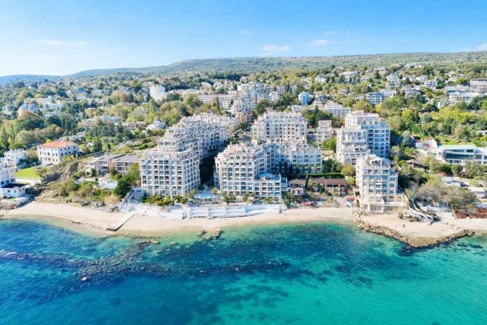 La Mer Sea View & Beachfront Apartment