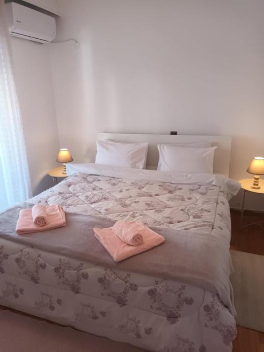 Comfortable Thermi apartment near SKG Airport