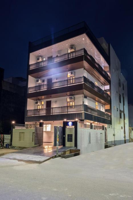 Hotel Park Tree I Sec-63A I Noida I Couple Friendly and Corporate Rooms available